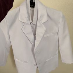 Like New Boy White 4 Pieces Suit Set. Size 5