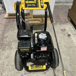 DEWALT 3600 PSI 2.5 GPM Gas Pressure Washer with Honda GX200 Engine, Heavy-Duty Commercial Cold Water Power Cleaner
