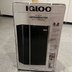 New In The Box Igloo Black Refrigerator With Freezer 