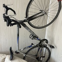 Trek alpha superlight aluminum road bike,size 58 cm,,alexrims,shimano tiagra rear derailleur,bontrager components.