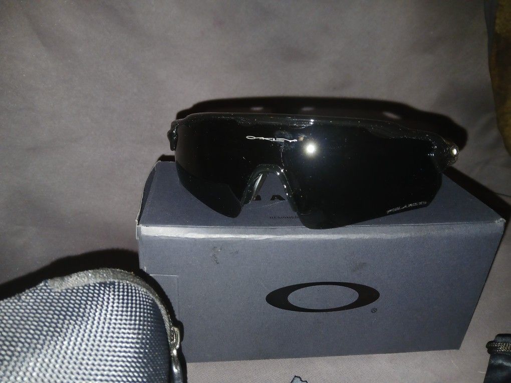 OAKLEY Sunglasses
