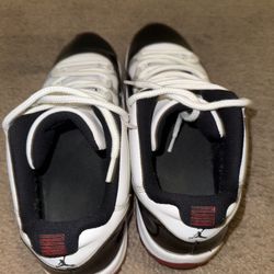 Jordan 11 Retro Low Concord Bred 