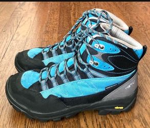 MERU TREKKING BOOTS