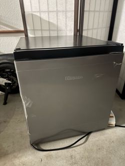 $50 Hisense Mini Fridge — Like New ✨