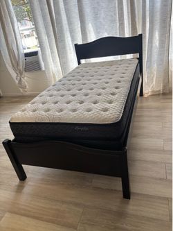 Twins size bed