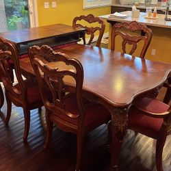 Thomasville Dining room Set , Six Chairs, 2 Leafs