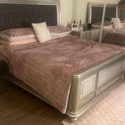 California King Size Bed + 3 Furniture Pieces Including Mirr