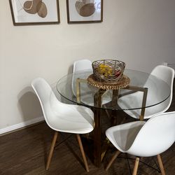 Table with chairs - Picture and wall