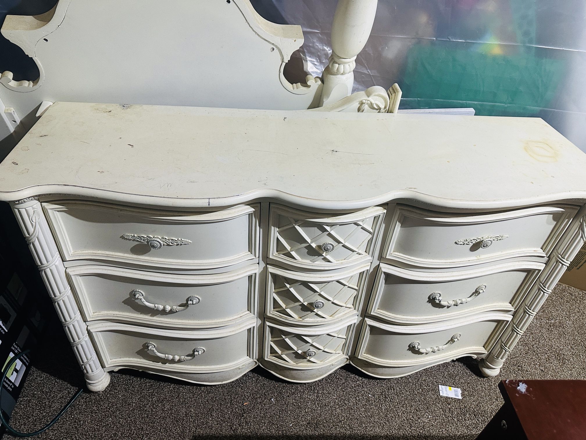Twin Bedroom Set in an antique white finish