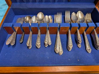 Vintage Holmes & Edwards Ornate Inlaid Silverplate Flatware Cutlery Set