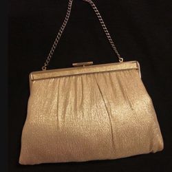 Vintage shiny gold lamé Ande clutch purse. 