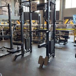VANDER F-16 Half Rack - Functional Trainer 
