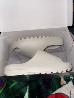 Yeezy Cream slides Size 7