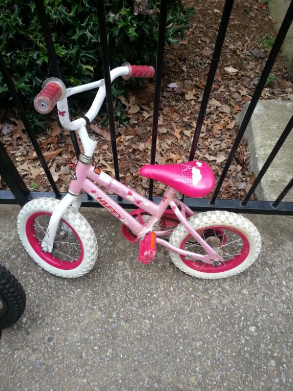 3-5 age lil girl's huffy bike