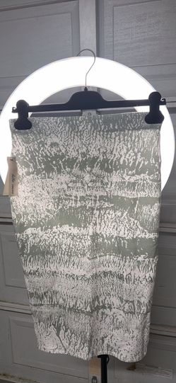 Elegant White and Green Patterned  Pencil Skirt Betro Simone