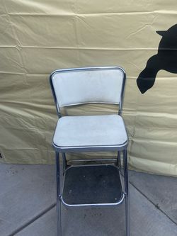 Lincoln BeautyWare folding chair/step stool