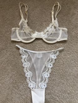 NEW Calvin Klein Lingerie Set (Small)