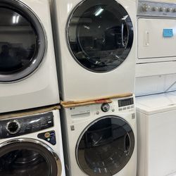 LG Washer and Gas Dryer Ultra Large Capacity 4.5 Cu.Ft