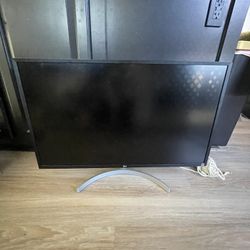 32” 4K LG Monitor 