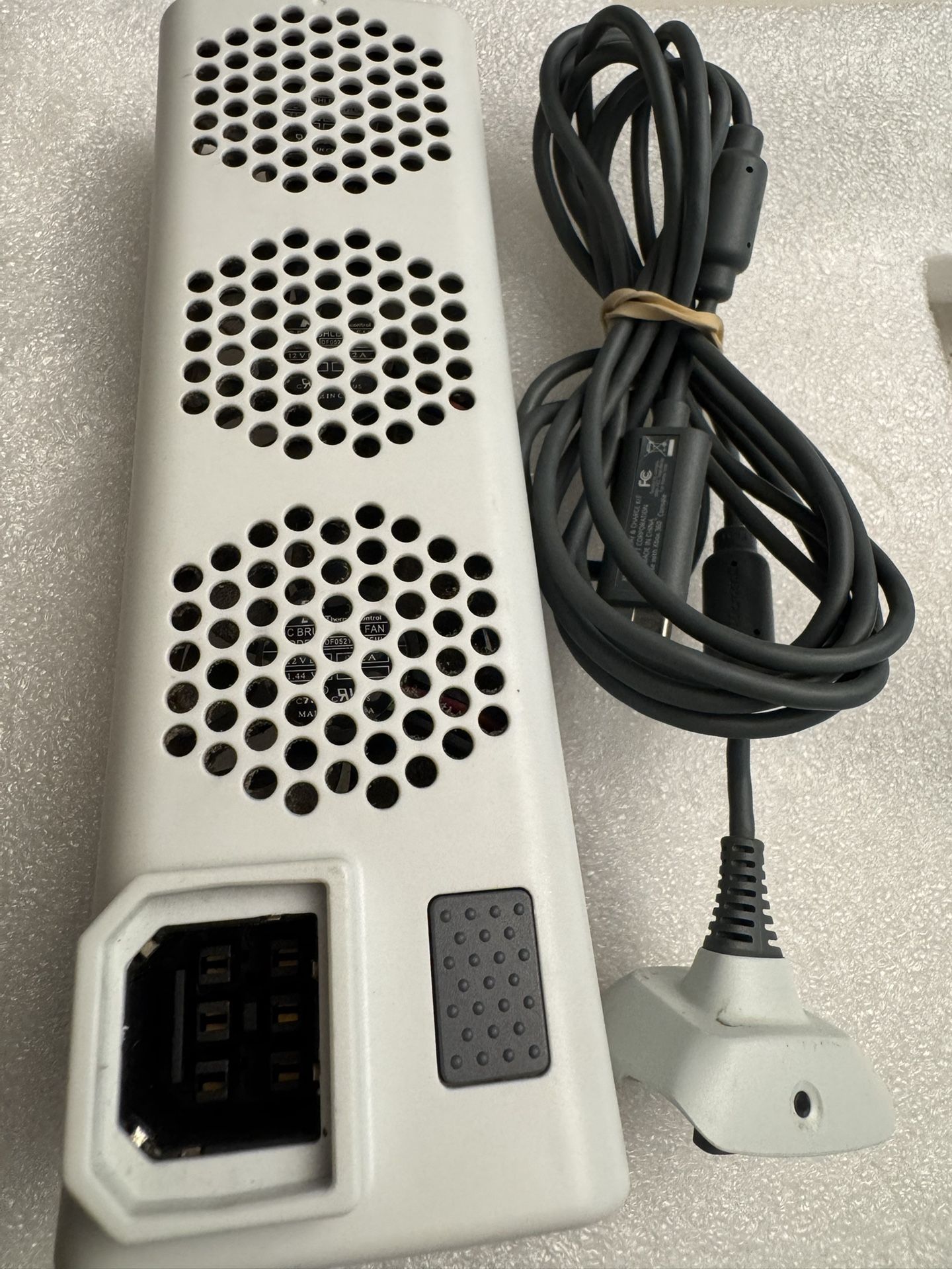 Xbox 360 cooling fan and controller charger