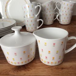 Corning Dinnerware Set “April Tulip”