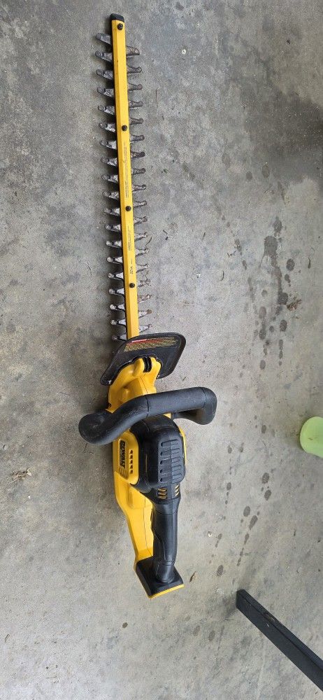 DEWALT DCHT820B 20V MAX Lithium Ion 22" Hedge Trimmer