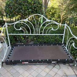 Metal Day bed