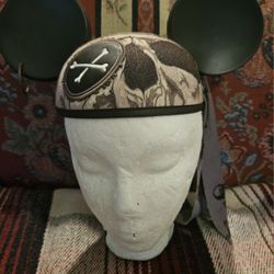 DISNEY PIRATES OF THE CARRABBEAN MICKEY MOUSE KIDS EARS HAT