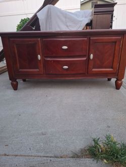 BEAUTIFUL DRESSER real wood/ Precioso gavetero de buena madera