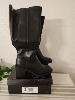 New Women's Boots Size (8)