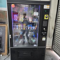 AMS 39 Combo Vending Machine – Good Condition – $2,500 (Card Reader +$500)