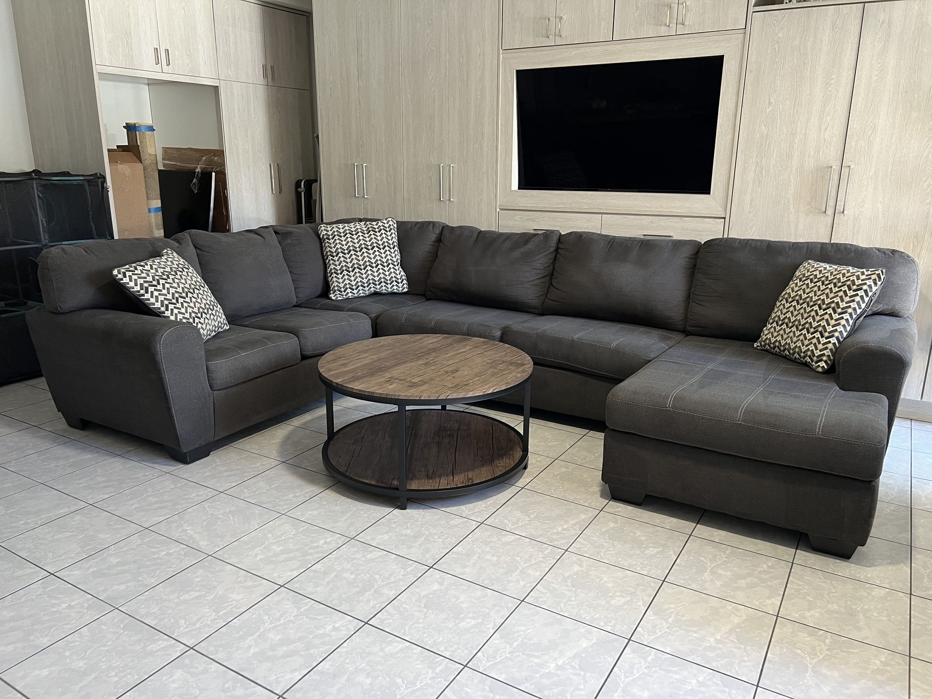 Sectional Couch w/ Pillows