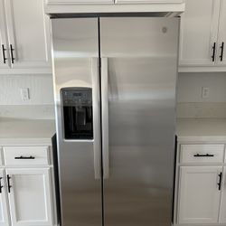 GE 23.0 cu. ft. Refrigerator Stainless Steel