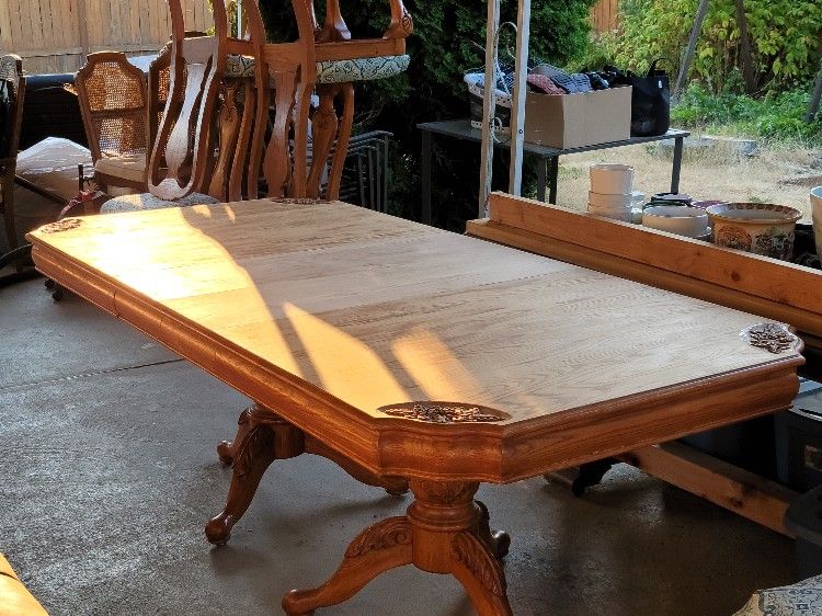 Beautiful Table 6 Chairs Dining Set With 2 Leaves