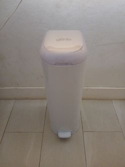 Baby diaper disponible trash