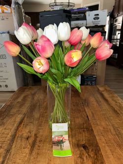 Faux 20” Lifelike Tulip Arrangement w/ Glass Vase Real Touch Petals New In Box