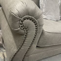 ❤️ ORIGINAL PRICE $375‼️ NEW PRICE $199 ‼️Sofa Ashley model Olsberg left arm Facing Loveseat > IN BOX /Plastic!💥