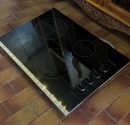 Frigidaire 31” Electric Cooktop Ceramic Glass Stop- Good Working Condition