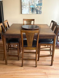 Dinning table w (6) chairs
