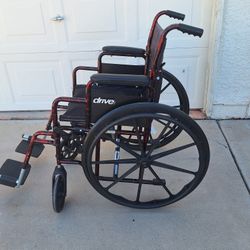 $45 A LIKE NEW DRIVE DELUXE WHEELCHAIR W/LEG & FOOT SUPPORTS