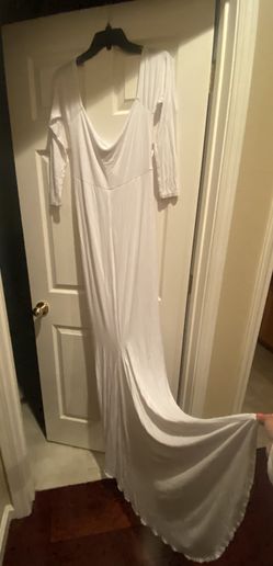 Adjustable white dress for taking photos of pregnant women