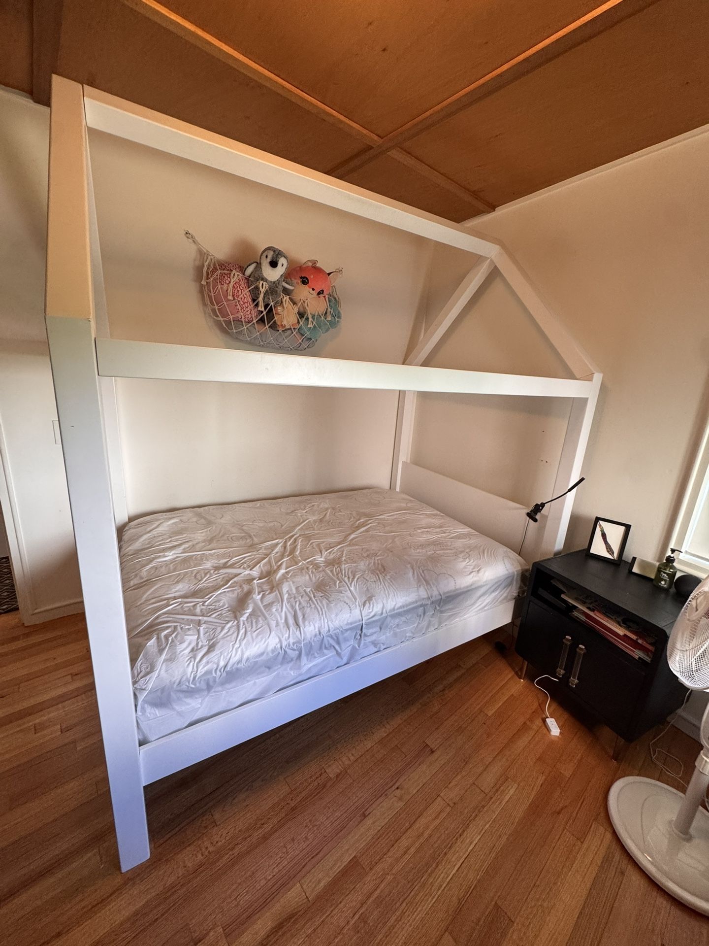 The Donna House Bed / Full