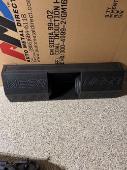 2 8’s db drive subs in box