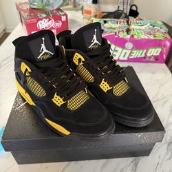 Jordan 4 Thunder