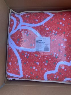 Pioneer woman king size bedding, four piece brand new