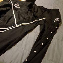 3 PC NIKE SPORTSWEAR WOMEN