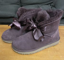UGG Gita Boots with Bow Great Condition 