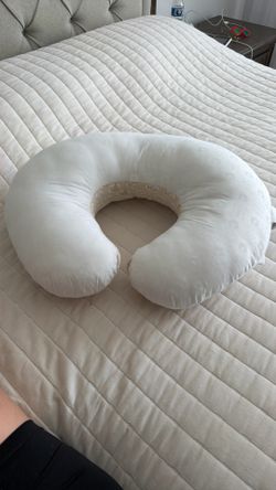 Nursing pillow