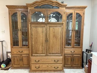 Oak Entertainment Center -  Excellent Condition