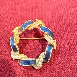 Vintage Pre Owned Wreath Brooch